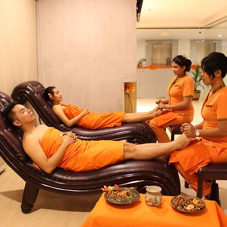 Harris Hotel Pontianak Kültér fotó
