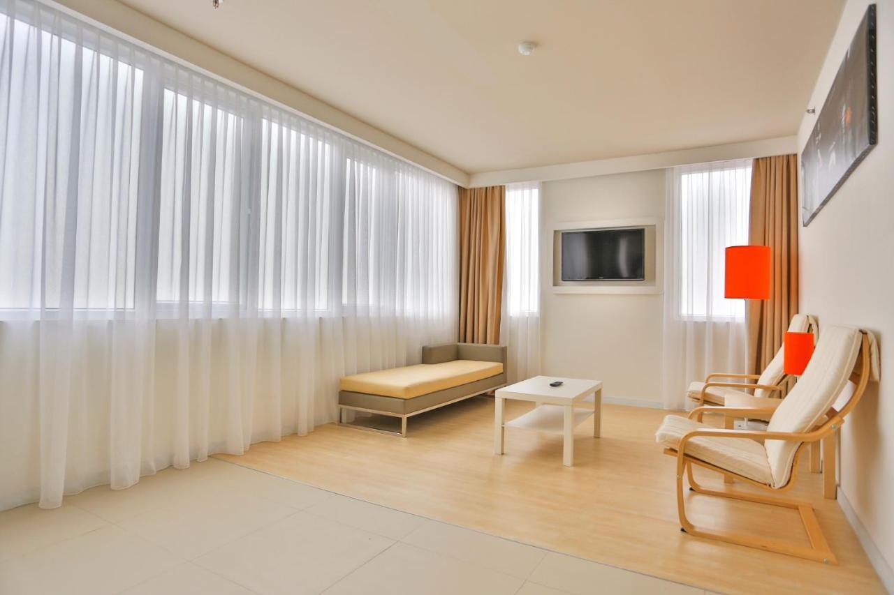 Harris Hotel Pontianak Kültér fotó