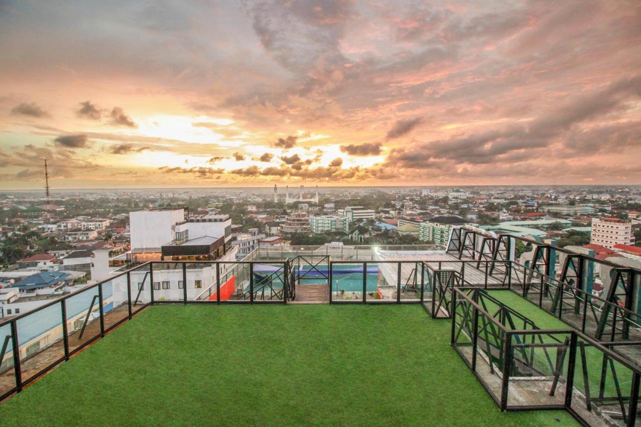 Harris Hotel Pontianak Kültér fotó