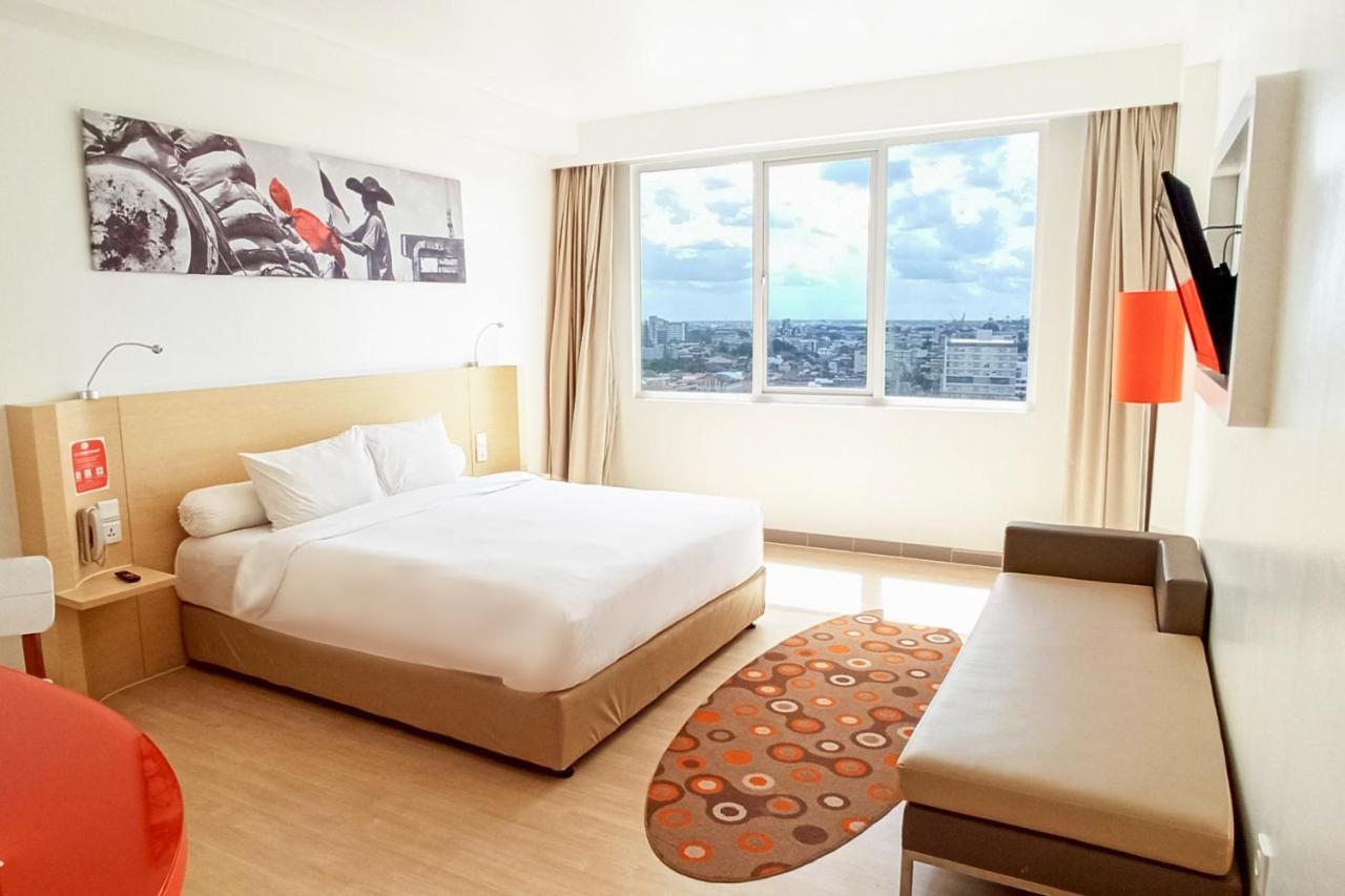 Harris Hotel Pontianak Kültér fotó