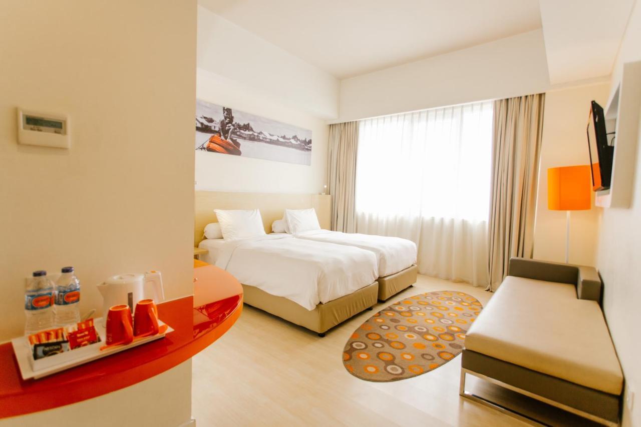 Harris Hotel Pontianak Kültér fotó