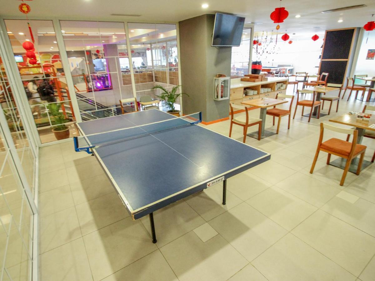 Harris Hotel Pontianak Kültér fotó