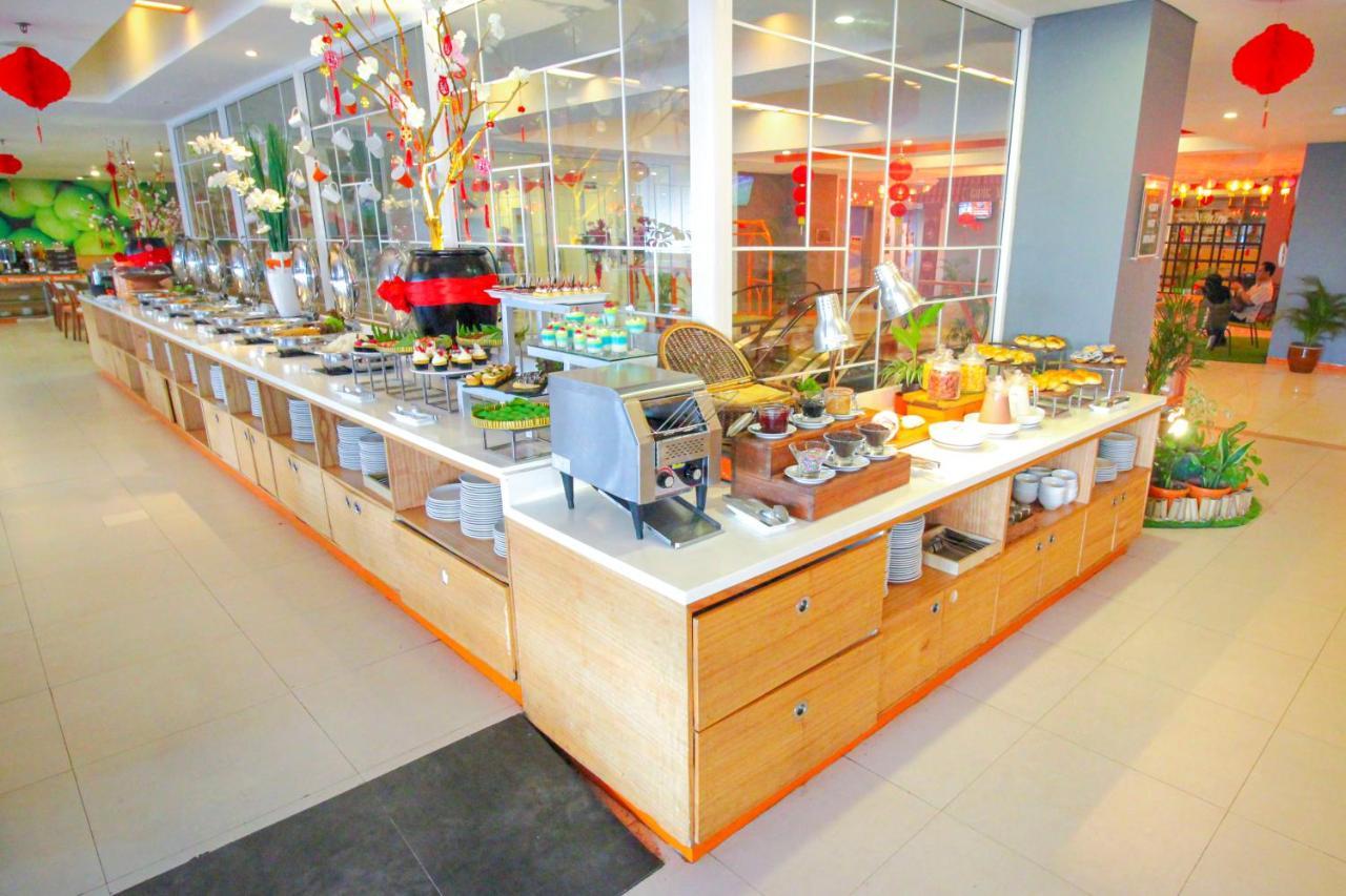 Harris Hotel Pontianak Kültér fotó