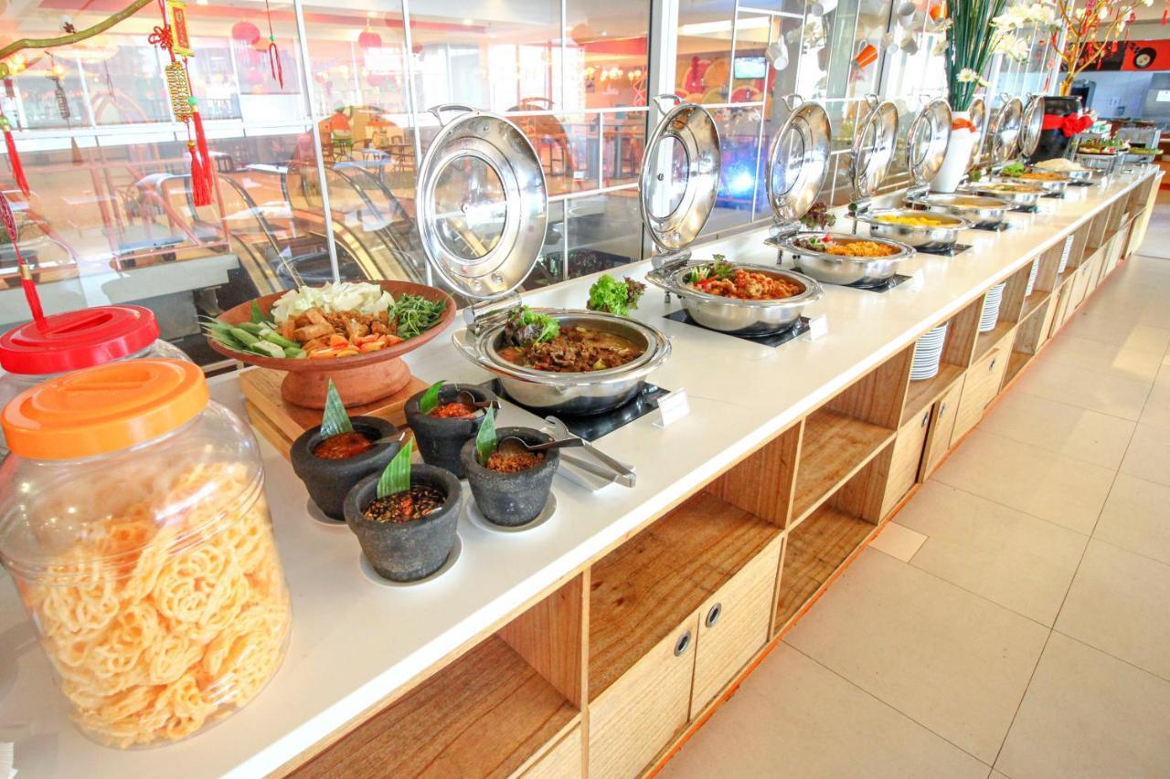 Harris Hotel Pontianak Kültér fotó