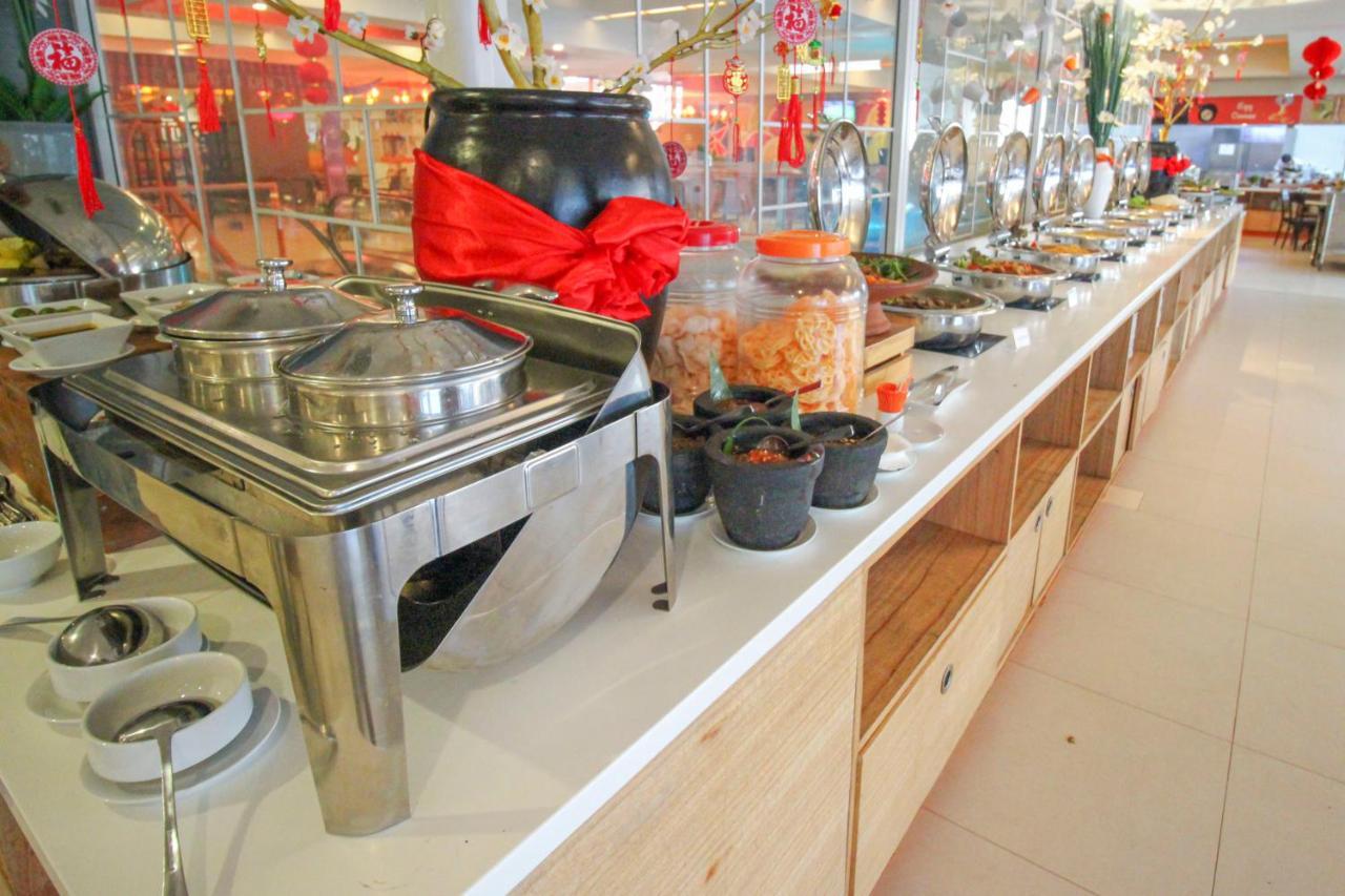 Harris Hotel Pontianak Kültér fotó